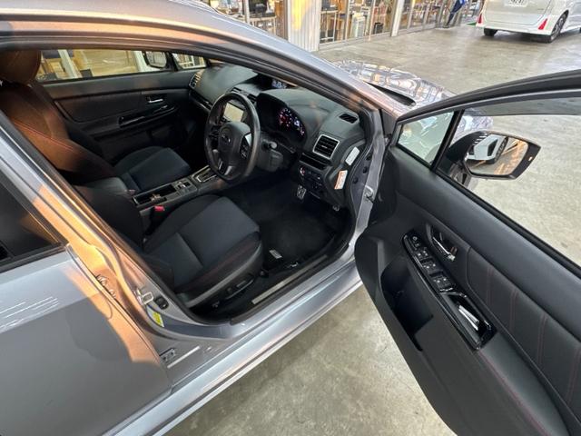 WRX S4 2.0GTアイサイト/大阪仕入/後期型/デカナビ8インチナビ /コーナーセンサー/ブルートゥース/ETC/禁煙車/バックカメラ/12セグ/ドラレコ/LEDライト/電動シート/ACC/記録簿・取説有/CD・DVD/オートライト・ハイビーム/ブレーキホールド(15枚目)