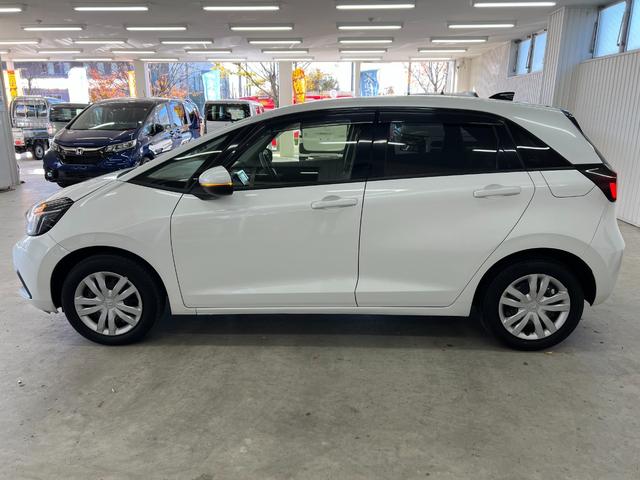 フィット e:HEVベーシック 禁煙車/岡山県仕入/衝突軽減ブレーキ ブレーキホールド/車線逸脱/コーナーセンサー/純正7型ナビ/CD/ブルートゥース/USB/ETC/バックカメラ/オートライト/LEDヘッドライト/レーダークルーズ/取説/保証書/スペアキー有(25枚目)