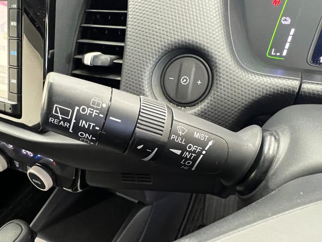 フィット e:HEVベーシック 禁煙車/岡山県仕入/衝突軽減ブレーキ ブレーキホールド/車線逸脱/コーナーセンサー/純正7型ナビ/CD/ブルートゥース/USB/ETC/バックカメラ/オートライト/LEDヘッドライト/レーダークルーズ/取説/保証書/スペアキー有(36枚目)