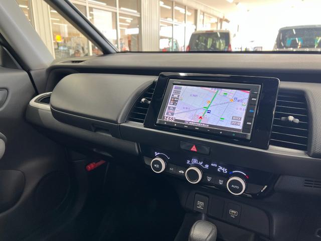 フィット e:HEVベーシック 禁煙車/岡山県仕入/衝突軽減ブレーキ ブレーキホールド/車線逸脱/コーナーセンサー/純正7型ナビ/CD/ブルートゥース/USB/ETC/バックカメラ/オートライト/LEDヘッドライト/レーダークルーズ/取説/保証書/スペアキー有(42枚目)