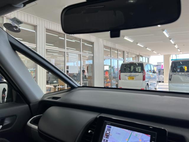 フィット e:HEVベーシック 禁煙車/岡山県仕入/衝突軽減ブレーキ ブレーキホールド/車線逸脱/コーナーセンサー/純正7型ナビ/CD/ブルートゥース/USB/ETC/バックカメラ/オートライト/LEDヘッドライト/レーダークルーズ/取説/保証書/スペアキー有(44枚目)