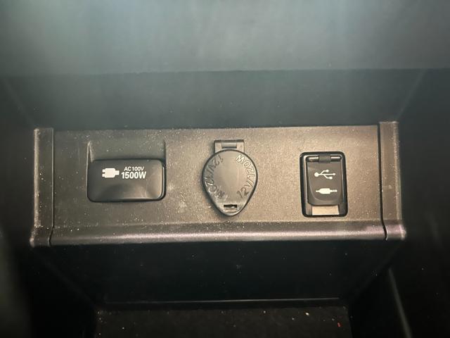 ヴェルファイアハイブリッド エグゼクティブラウンジ 4WD/ハイブリッド/名古屋仕入/ 1オーナー/ムーンルーフ/JBLサウンド/純正8型ナビ/フリップダウンモニター/全方位カメラ/100V電源/ブルートゥース/フルセグ/電動レザーシート/シート&ステアリングヒーター/Pバックドア(17枚目)