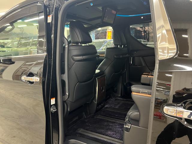 ヴェルファイアハイブリッド エグゼクティブラウンジ 4WD/ハイブリッド/名古屋仕入/ 1オーナー/ムーンルーフ/JBLサウンド/純正8型ナビ/フリップダウンモニター/全方位カメラ/100V電源/ブルートゥース/フルセグ/電動レザーシート/シート&ステアリングヒーター/Pバックドア(35枚目)