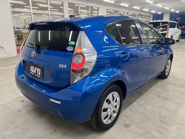 アクア S/神奈川県仕入/夏タイヤ2022年製/ 純正ナビ/フルセグ/ブルートゥース/CD/DVD/バックカメラ/ETC/オートエアコン/プッシュスタート/スマートキー/HIDオートライト/フォグ/フロントコーナーセンサー/トノカバー/禁煙車(15枚目)