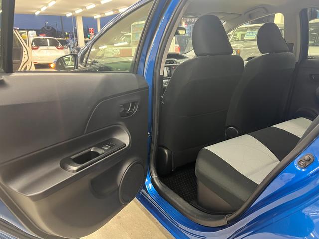 アクア S/神奈川県仕入/夏タイヤ2022年製/ 純正ナビ/フルセグ/ブルートゥース/CD/DVD/バックカメラ/ETC/オートエアコン/プッシュスタート/スマートキー/HIDオートライト/フォグ/フロントコーナーセンサー/トノカバー/禁煙車(26枚目)