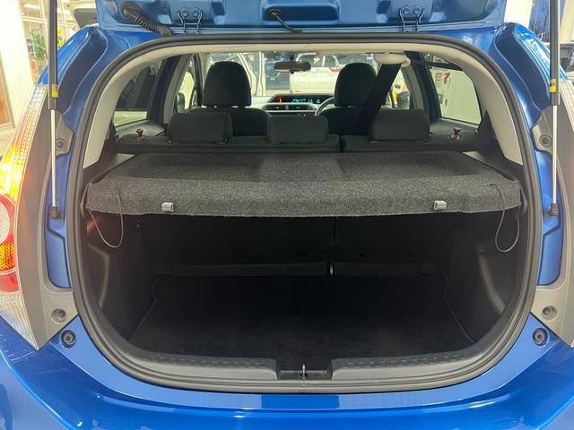 アクア S/神奈川県仕入/夏タイヤ2022年製/ 純正ナビ/フルセグ/ブルートゥース/CD/DVD/バックカメラ/ETC/オートエアコン/プッシュスタート/スマートキー/HIDオートライト/フォグ/フロントコーナーセンサー/トノカバー/禁煙車(27枚目)