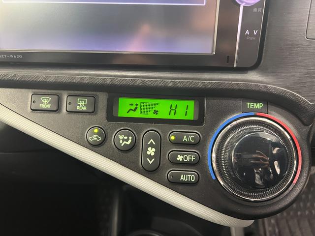 アクア S/神奈川県仕入/夏タイヤ2022年製/ 純正ナビ/フルセグ/ブルートゥース/CD/DVD/バックカメラ/ETC/オートエアコン/プッシュスタート/スマートキー/HIDオートライト/フォグ/フロントコーナーセンサー/トノカバー/禁煙車(40枚目)