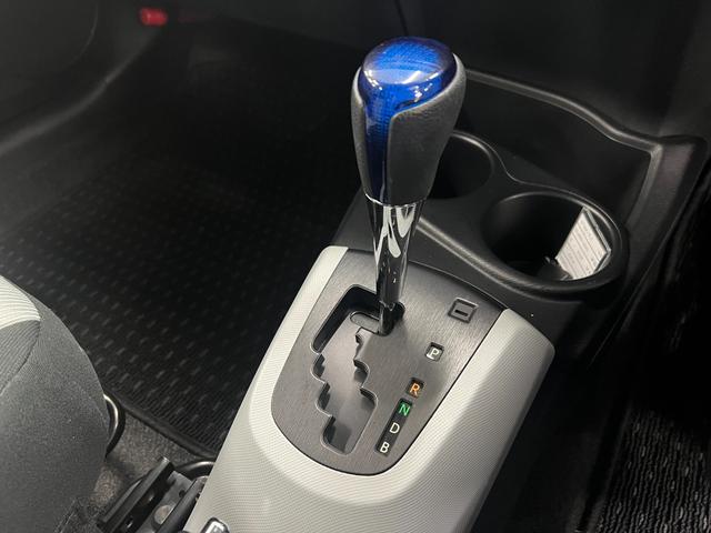 アクア S/神奈川県仕入/夏タイヤ2022年製/ 純正ナビ/フルセグ/ブルートゥース/CD/DVD/バックカメラ/ETC/オートエアコン/プッシュスタート/スマートキー/HIDオートライト/フォグ/フロントコーナーセンサー/トノカバー/禁煙車(41枚目)