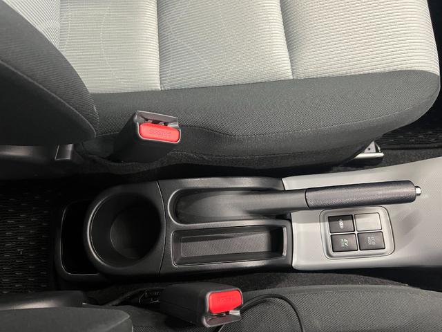 アクア S/神奈川県仕入/夏タイヤ2022年製/ 純正ナビ/フルセグ/ブルートゥース/CD/DVD/バックカメラ/ETC/オートエアコン/プッシュスタート/スマートキー/HIDオートライト/フォグ/フロントコーナーセンサー/トノカバー/禁煙車(44枚目)