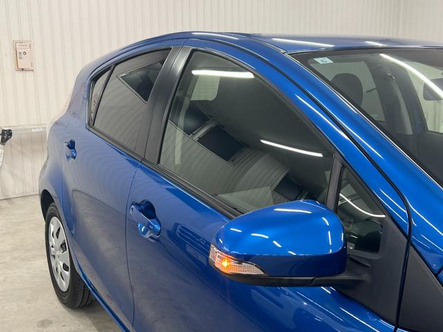 アクア S/神奈川県仕入/夏タイヤ2022年製/ 純正ナビ/フルセグ/ブルートゥース/CD/DVD/バックカメラ/ETC/オートエアコン/プッシュスタート/スマートキー/HIDオートライト/フォグ/フロントコーナーセンサー/トノカバー/禁煙車(46枚目)