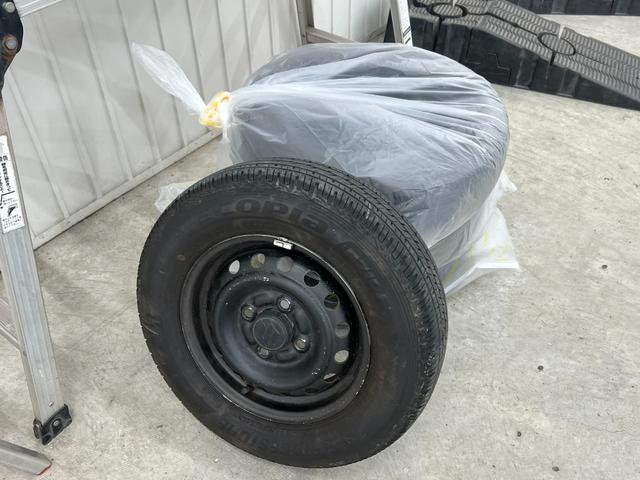 ハイゼットカーゴ スペシャルSAIII 4WD/買取直販車/ハイルーフ/禁煙車 /2023年製冬タイヤ付き/衝突軽減ブレーキ/横滑り防止/LEDヘッドライト/オートライト&ハイビーム/アイドリングストップ/取説&保証書&スペアキー(6枚目)