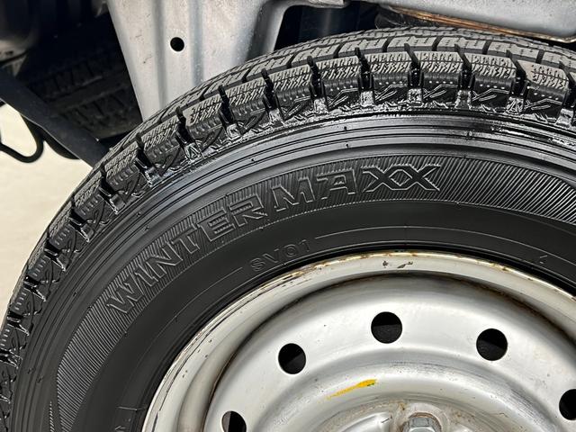 ハイゼットカーゴ スペシャルSAIII 4WD/買取直販車/ハイルーフ/禁煙車 /2023年製冬タイヤ付き/衝突軽減ブレーキ/横滑り防止/LEDヘッドライト/オートライト&ハイビーム/アイドリングストップ/取説&保証書&スペアキー(8枚目)