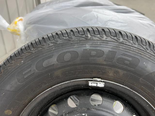 ハイゼットカーゴ スペシャルSAIII 4WD/買取直販車/ハイルーフ/禁煙車 /2023年製冬タイヤ付き/衝突軽減ブレーキ/横滑り防止/LEDヘッドライト/オートライト&ハイビーム/アイドリングストップ/取説&保証書&スペアキー(9枚目)