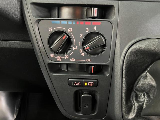 ハイゼットカーゴ スペシャルSAIII 4WD/買取直販車/ハイルーフ/禁煙車 /2023年製冬タイヤ付き/衝突軽減ブレーキ/横滑り防止/LEDヘッドライト/オートライト&ハイビーム/アイドリングストップ/取説&保証書&スペアキー(11枚目)