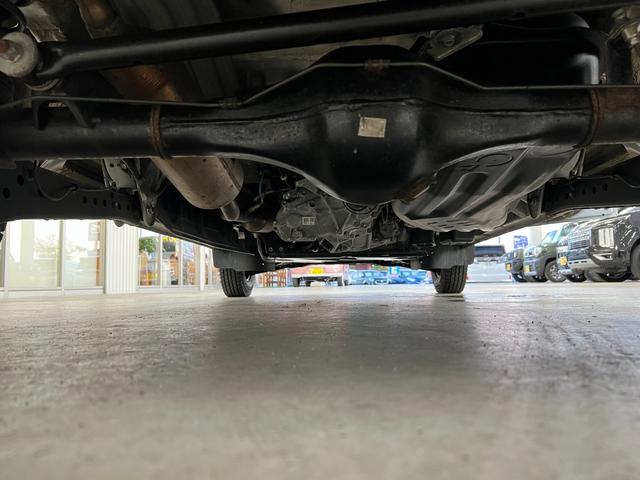 ハイゼットカーゴ スペシャルSAIII 4WD/買取直販車/ハイルーフ/禁煙車 /2023年製冬タイヤ付き/衝突軽減ブレーキ/横滑り防止/LEDヘッドライト/オートライト&ハイビーム/アイドリングストップ/取説&保証書&スペアキー(17枚目)