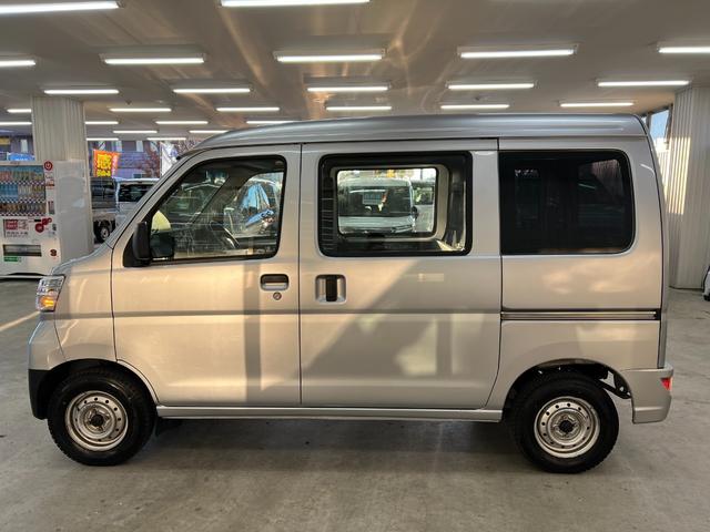 ハイゼットカーゴ スペシャルSAIII 4WD/買取直販車/ハイルーフ/禁煙車 /2023年製冬タイヤ付き/衝突軽減ブレーキ/横滑り防止/LEDヘッドライト/オートライト&ハイビーム/アイドリングストップ/取説&保証書&スペアキー(27枚目)