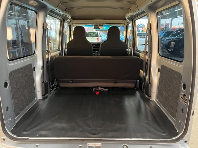 ハイゼットカーゴ スペシャルSAIII 4WD/買取直販車/ハイルーフ/禁煙車 /2023年製冬タイヤ付き/衝突軽減ブレーキ/横滑り防止/LEDヘッドライト/オートライト&ハイビーム/アイドリングストップ/取説&保証書&スペアキー(30枚目)