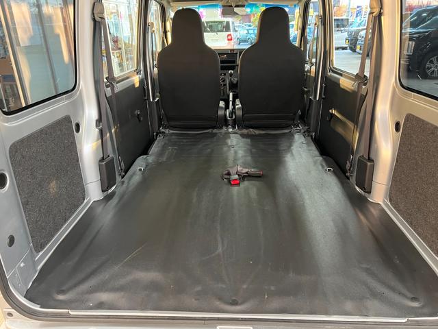 ハイゼットカーゴ スペシャルSAIII 4WD/買取直販車/ハイルーフ/禁煙車 /2023年製冬タイヤ付き/衝突軽減ブレーキ/横滑り防止/LEDヘッドライト/オートライト&ハイビーム/アイドリングストップ/取説&保証書&スペアキー(32枚目)