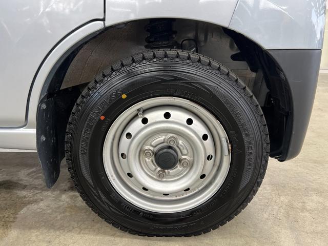 ハイゼットカーゴ スペシャルSAIII 4WD/買取直販車/ハイルーフ/禁煙車 /2023年製冬タイヤ付き/衝突軽減ブレーキ/横滑り防止/LEDヘッドライト/オートライト&ハイビーム/アイドリングストップ/取説&保証書&スペアキー(48枚目)