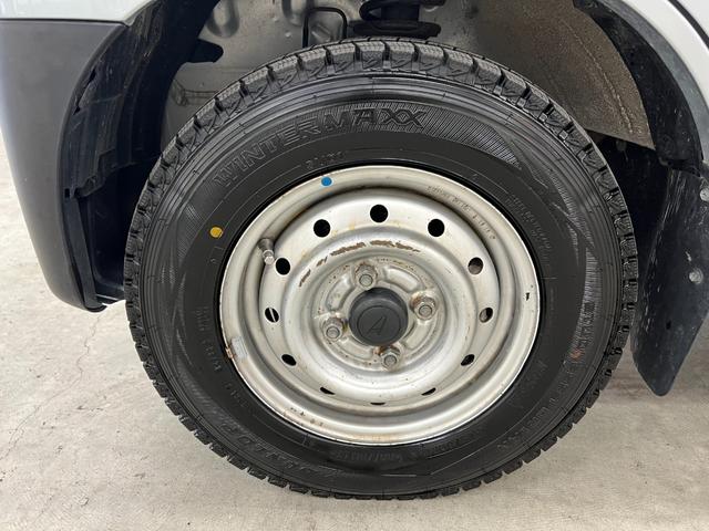 ハイゼットカーゴ スペシャルSAIII 4WD/買取直販車/ハイルーフ/禁煙車 /2023年製冬タイヤ付き/衝突軽減ブレーキ/横滑り防止/LEDヘッドライト/オートライト&ハイビーム/アイドリングストップ/取説&保証書&スペアキー(51枚目)