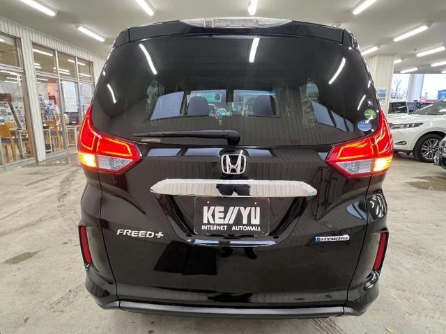 雨が降ってもゆったりと車選びができる屋内展示場完備！じっくりご覧になれます☆