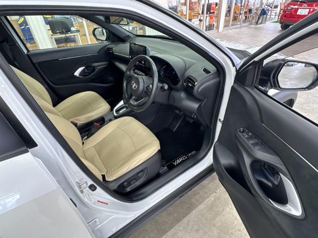 ヤリスクロス ハイブリッドZ/鹿児島仕入れ/禁煙車/モデリスタフルエアロ/ レーダークルコン/衝突軽減&車線逸脱警告/純正ディスプレイオーディオ/ブルートゥース/フルセグ/ETC/Bカメラ/シートヒーター/ステアヒーター/電動シート/レザー調シートカバー/コーナーセンサー(11枚目)