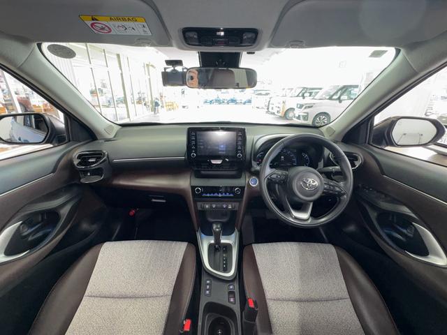 ヤリスクロス ハイブリッドＺ／千葉県仕入／寒冷地仕様／　９インチナビ／ＢＴ／ＵＳＢ／前後ドラレコ／パノラマビューモニター／ＥＴＣ２．０／バックカメラ／電動ハーフレザーシート／シートヒーター／レーダークルーズ／コーナーセンサー／ワイパーデアイサー／禁煙車（8枚目）