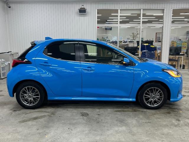 雨が降ってもゆったりと車選びができる屋内展示場完備！じっくりご覧になれます☆