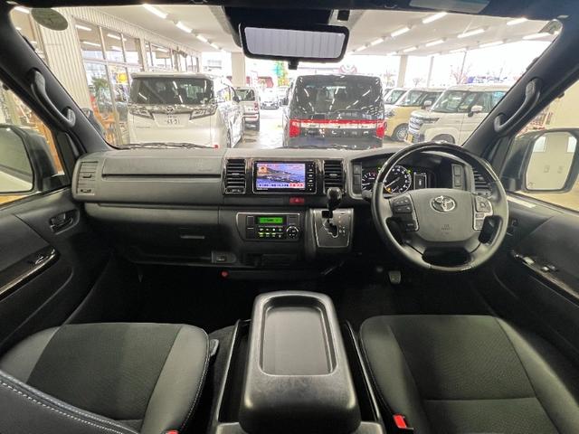 ハイエースバン スーパーＧＬ　ダークプライムＩＩ／４ＷＤ／愛知仕入／禁煙車／　１オーナー／特別仕様車／１００Ｖ電源／Ｄインナーミラー／メモリーナビ／ブルートゥース／衝突軽減＆車線逸脱警告／コーナーセンサー／オートハイビーム／ハーフレザー／ウッドコンビステア／両側電動スライド（3枚目）