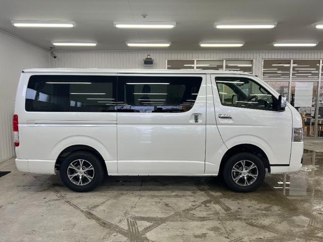 ハイエースバン スーパーＧＬ　ダークプライムＩＩ／４ＷＤ／愛知仕入／禁煙車／　１オーナー／特別仕様車／１００Ｖ電源／Ｄインナーミラー／メモリーナビ／ブルートゥース／衝突軽減＆車線逸脱警告／コーナーセンサー／オートハイビーム／ハーフレザー／ウッドコンビステア／両側電動スライド（6枚目）