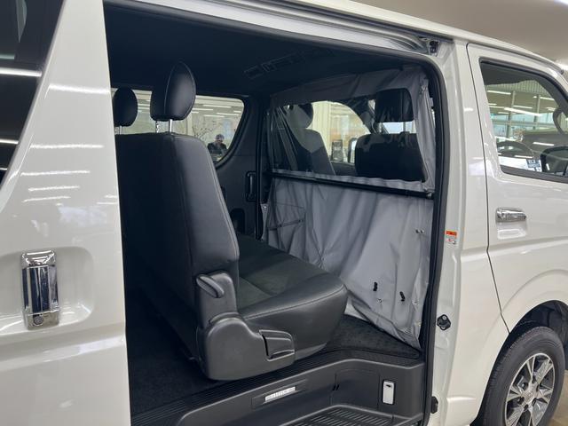 ハイエースバン スーパーＧＬ　ダークプライムＩＩ／４ＷＤ／愛知仕入／禁煙車／　１オーナー／特別仕様車／１００Ｖ電源／Ｄインナーミラー／メモリーナビ／ブルートゥース／衝突軽減＆車線逸脱警告／コーナーセンサー／オートハイビーム／ハーフレザー／ウッドコンビステア／両側電動スライド（27枚目）