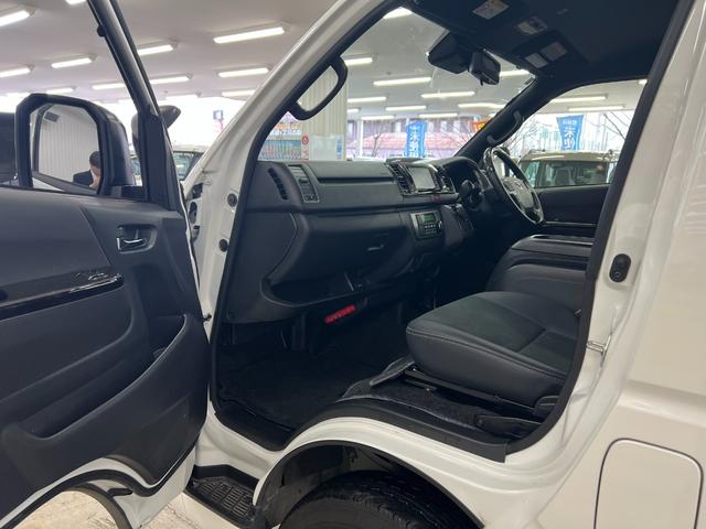 ハイエースバン スーパーＧＬ　ダークプライムＩＩ／４ＷＤ／愛知仕入／禁煙車／　１オーナー／特別仕様車／１００Ｖ電源／Ｄインナーミラー／メモリーナビ／ブルートゥース／衝突軽減＆車線逸脱警告／コーナーセンサー／オートハイビーム／ハーフレザー／ウッドコンビステア／両側電動スライド（30枚目）