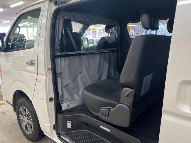 ハイエースバン スーパーＧＬ　ダークプライムＩＩ／４ＷＤ／愛知仕入／禁煙車／　１オーナー／特別仕様車／１００Ｖ電源／Ｄインナーミラー／メモリーナビ／ブルートゥース／衝突軽減＆車線逸脱警告／コーナーセンサー／オートハイビーム／ハーフレザー／ウッドコンビステア／両側電動スライド（33枚目）