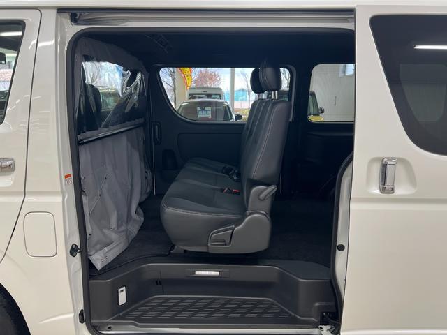 ハイエースバン スーパーＧＬ　ダークプライムＩＩ／４ＷＤ／愛知仕入／禁煙車／　１オーナー／特別仕様車／１００Ｖ電源／Ｄインナーミラー／メモリーナビ／ブルートゥース／衝突軽減＆車線逸脱警告／コーナーセンサー／オートハイビーム／ハーフレザー／ウッドコンビステア／両側電動スライド（34枚目）