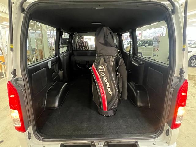 ハイエースバン スーパーＧＬ　ダークプライムＩＩ／４ＷＤ／愛知仕入／禁煙車／　１オーナー／特別仕様車／１００Ｖ電源／Ｄインナーミラー／メモリーナビ／ブルートゥース／衝突軽減＆車線逸脱警告／コーナーセンサー／オートハイビーム／ハーフレザー／ウッドコンビステア／両側電動スライド（37枚目）