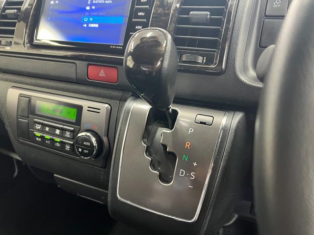 ハイエースバン スーパーＧＬ　ダークプライムＩＩ／４ＷＤ／愛知仕入／禁煙車／　１オーナー／特別仕様車／１００Ｖ電源／Ｄインナーミラー／メモリーナビ／ブルートゥース／衝突軽減＆車線逸脱警告／コーナーセンサー／オートハイビーム／ハーフレザー／ウッドコンビステア／両側電動スライド（47枚目）