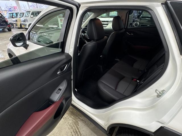 専門業者によるルームクリーニング実施☆室内の細かい所からエンジンルームまでキレイになった状態でお渡しいたします♪