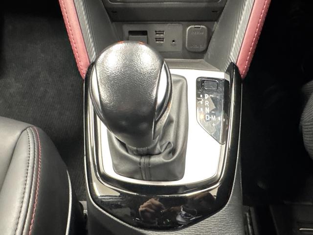 雨が降ってもゆったりと車選びができる屋内展示場完備！じっくりご覧になれます☆