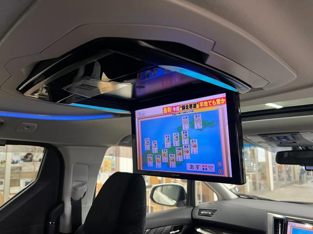 ヴェルファイアハイブリッド ZR 禁煙車/22年製冬タイヤ/ツインサンルーフ アドミレーションフルエアロ/アドミレーションマフラー/アルパイン10型ナビ&フリップダウン/ブルートゥース/Bカメラ/衝突軽減/車線逸脱/前後ドラレコ/電動ハーフレザーシート/取説/記録簿/スペアキー(12枚目)