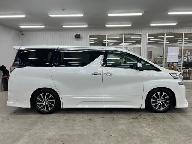 ヴェルファイアハイブリッド ZR 禁煙車/22年製冬タイヤ/ツインサンルーフ アドミレーションフルエアロ/アドミレーションマフラー/アルパイン10型ナビ&フリップダウン/ブルートゥース/Bカメラ/衝突軽減/車線逸脱/前後ドラレコ/電動ハーフレザーシート/取説/記録簿/スペアキー(23枚目)