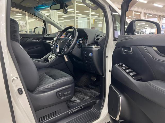 ヴェルファイアハイブリッド ZR 禁煙車/22年製冬タイヤ/ツインサンルーフ アドミレーションフルエアロ/アドミレーションマフラー/アルパイン10型ナビ&フリップダウン/ブルートゥース/Bカメラ/衝突軽減/車線逸脱/前後ドラレコ/電動ハーフレザーシート/取説/記録簿/スペアキー(28枚目)