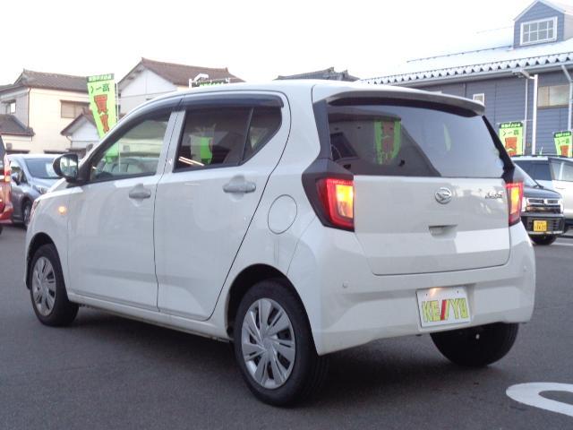 X SAIII 禁煙車 スマートアシスト3 横滑り防止 アイドリングストップ リアスポイラー ディスチャージライト オートハイビーム 電動格納ミラー ヘッドライトレベライザー ダブルエアバック キーレスエントリー(7枚目)