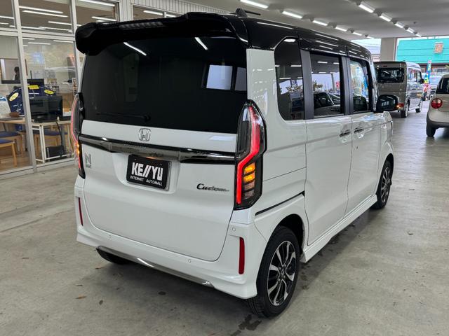 Ｎ－ＢＯＸカスタム Ｌ　コーディネートスタイル　４ＷＤ／下取り直販車／禁煙車　２０２３年製タイヤ／９型ナビ／ブルートゥース／フルセグ／ＤＶＤ／レーダークルコン／レザーシート／シートヒーター／バックカメラ／ドラレコ前後／オートホールド／コーナーセンサー／オートハイビーム／両側電動（3枚目）