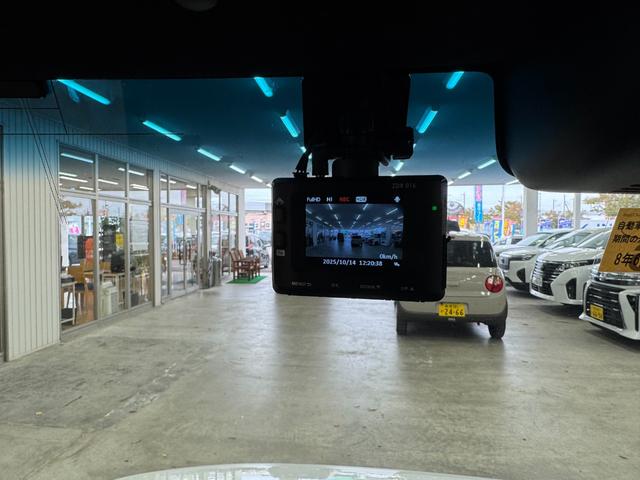 Ｎ－ＢＯＸカスタム Ｌ　コーディネートスタイル　４ＷＤ／下取り直販車／禁煙車　２０２３年製タイヤ／９型ナビ／ブルートゥース／フルセグ／ＤＶＤ／レーダークルコン／レザーシート／シートヒーター／バックカメラ／ドラレコ前後／オートホールド／コーナーセンサー／オートハイビーム／両側電動（10枚目）