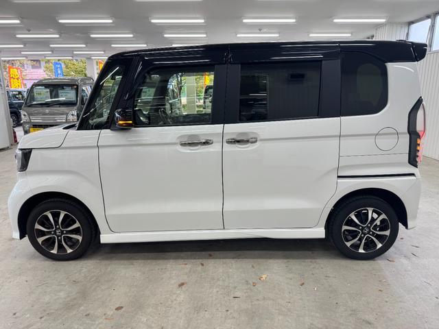 Ｎ－ＢＯＸカスタム Ｌ　コーディネートスタイル　４ＷＤ／下取り直販車／禁煙車　２０２３年製タイヤ／９型ナビ／ブルートゥース／フルセグ／ＤＶＤ／レーダークルコン／レザーシート／シートヒーター／バックカメラ／ドラレコ前後／オートホールド／コーナーセンサー／オートハイビーム／両側電動（25枚目）