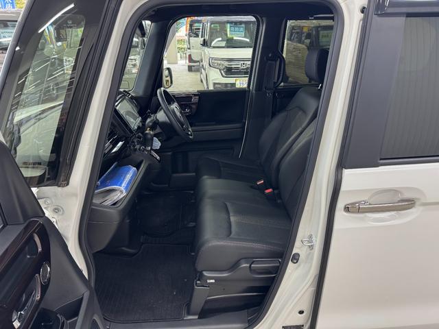 Ｎ－ＢＯＸカスタム Ｌ　コーディネートスタイル　４ＷＤ／下取り直販車／禁煙車　２０２３年製タイヤ／９型ナビ／ブルートゥース／フルセグ／ＤＶＤ／レーダークルコン／レザーシート／シートヒーター／バックカメラ／ドラレコ前後／オートホールド／コーナーセンサー／オートハイビーム／両側電動（34枚目）