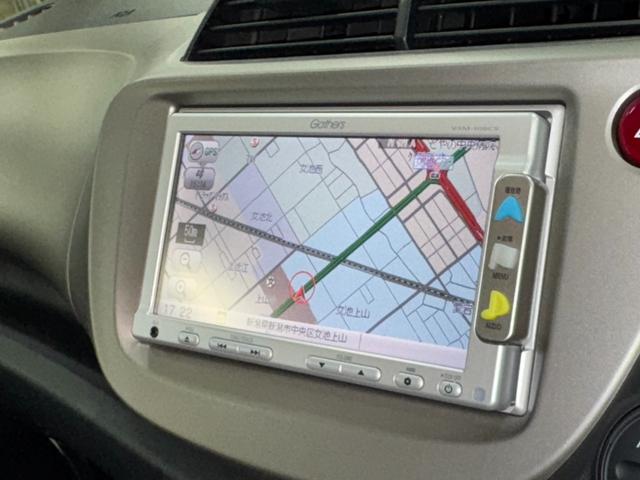 フィットハイブリッド ベースグレード ドラレコ/純正7インチナビ/ワンセグ/CD/AUX/USB/バックカメラ/ETC/クルコン/キーレス/オートエアコン/ステリモ/ISOFIX有/ヘッドライトレベライザー/禁煙車(8枚目)