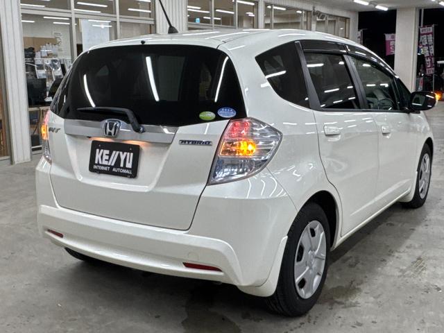 フィットハイブリッド ベースグレード ドラレコ/純正7インチナビ/ワンセグ/CD/AUX/USB/バックカメラ/ETC/クルコン/キーレス/オートエアコン/ステリモ/ISOFIX有/ヘッドライトレベライザー/禁煙車(15枚目)