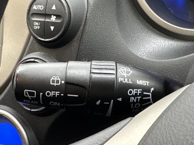 フィットハイブリッド ベースグレード ドラレコ/純正7インチナビ/ワンセグ/CD/AUX/USB/バックカメラ/ETC/クルコン/キーレス/オートエアコン/ステリモ/ISOFIX有/ヘッドライトレベライザー/禁煙車(40枚目)