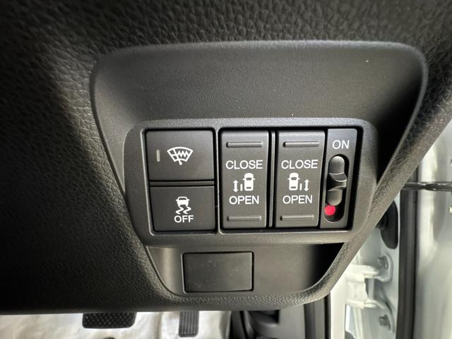 フリード ｅ：ＨＥＶエアー　ＥＸ／４ＷＤ／登録済み未使用車／　寒冷地仕様／純正Ｇａｔｈｅｒｓ１１．４型／全方位カメラ／ＢＳＭ／ＥＴＣ２．０／ブルートゥース／フルセグ／ＤＶＤ／シートヒーター／コーナーセンサー／ブレーキホールド／ワイパー熱線＆ドアミラーヒーター（12枚目）